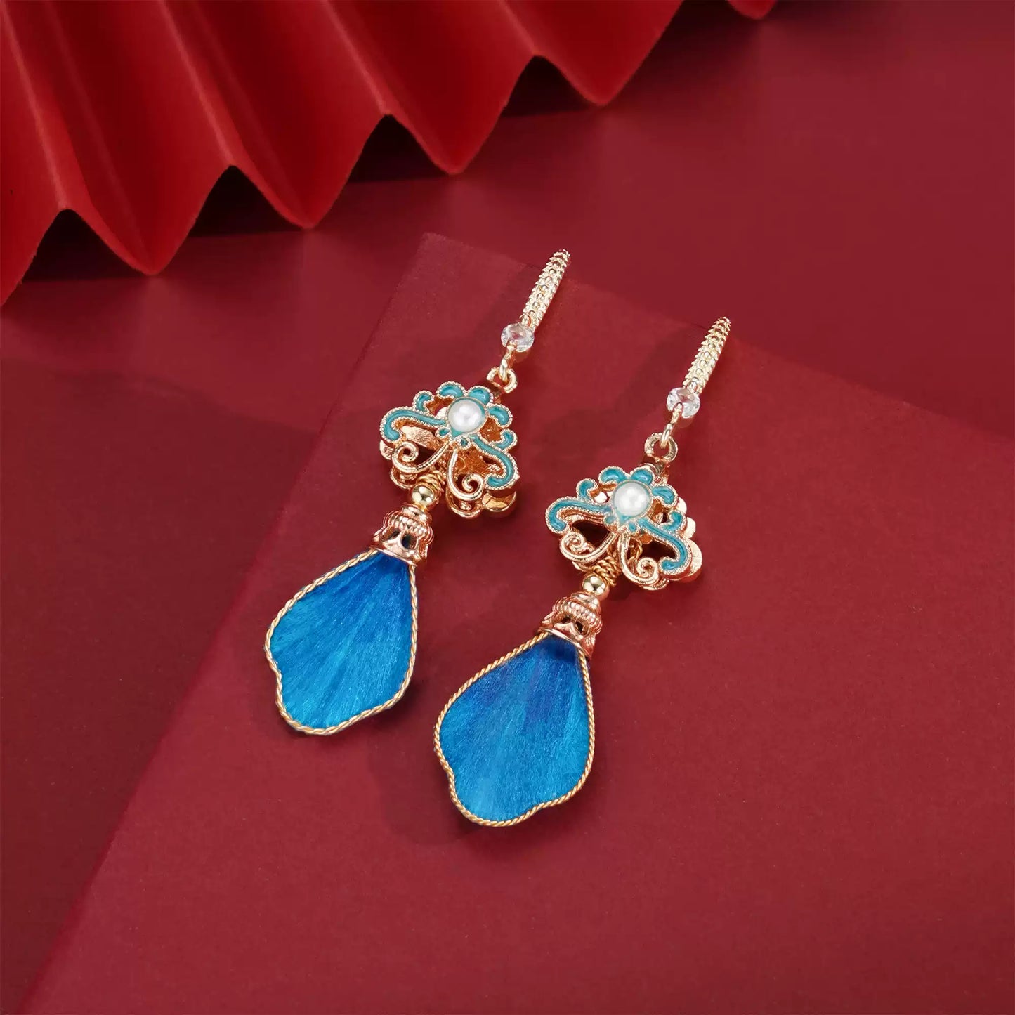 Eastculture  blue feathers earrings