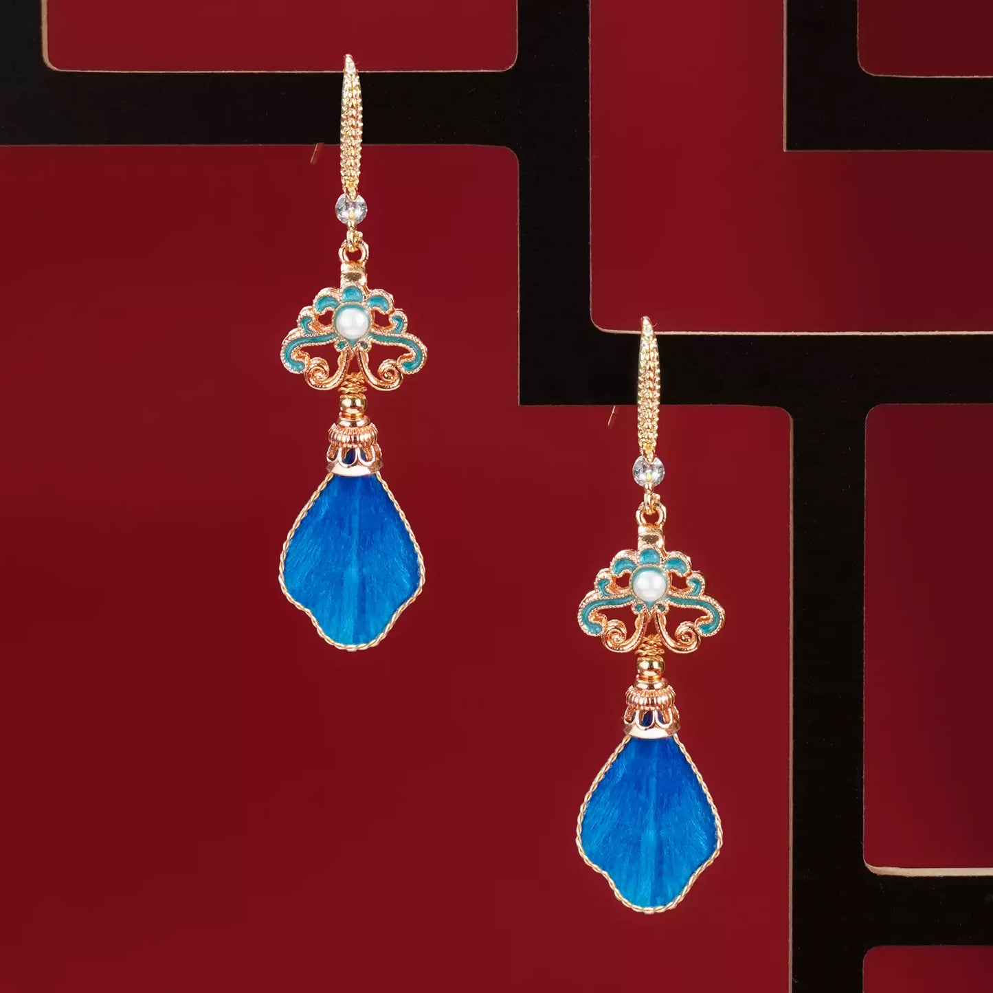 Eastculture  blue feathers earrings